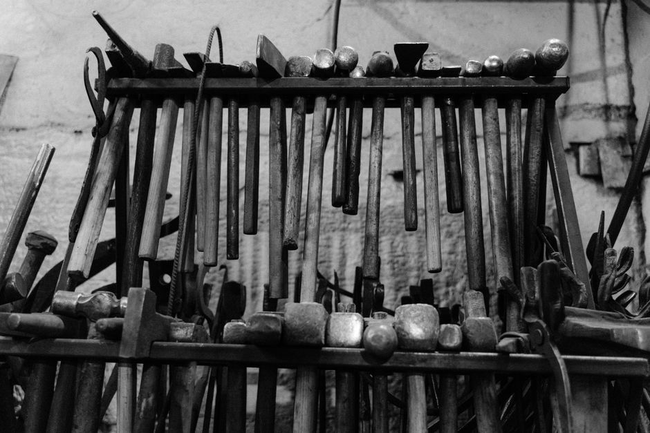 Common Myths About Tongs, Chisels & Workshop Setup I Stopped Believing